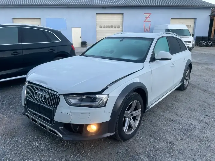 Audi A4 Allroad 2012 photo 2