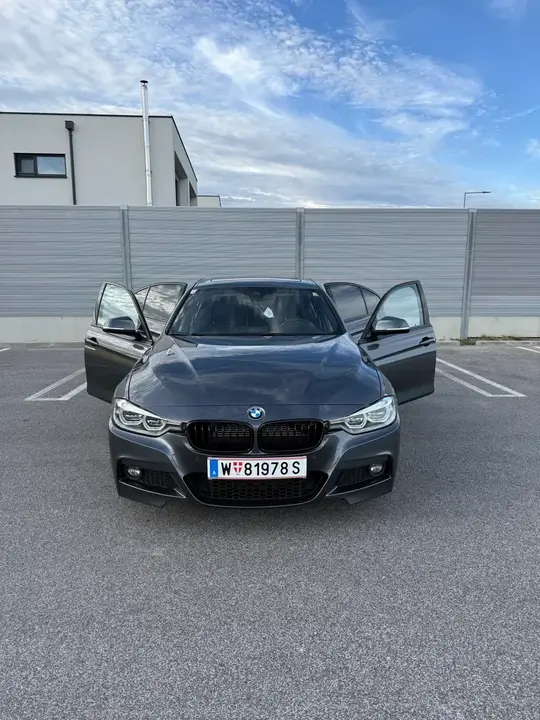 BMW 330E