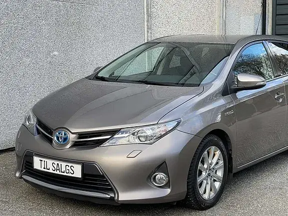 Toyota Auris 2015 photo 2