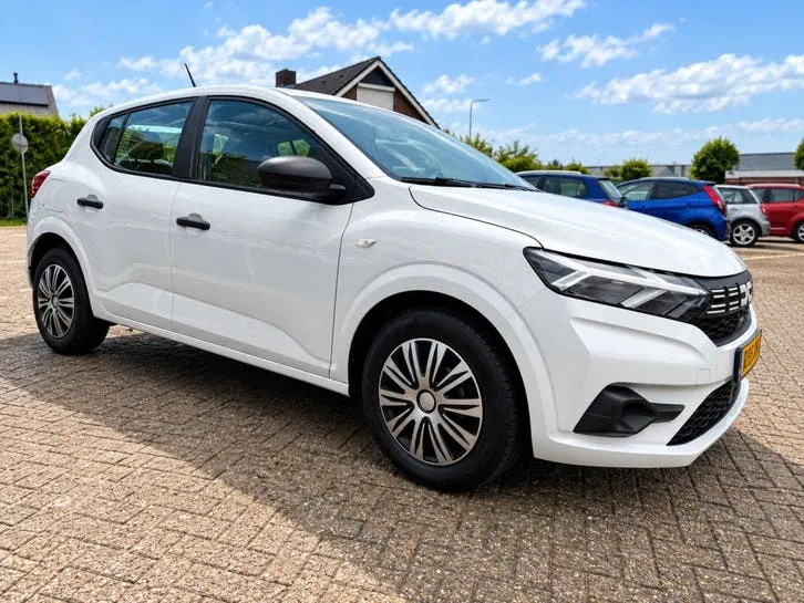 Dacia Sandero 2023 photo 2