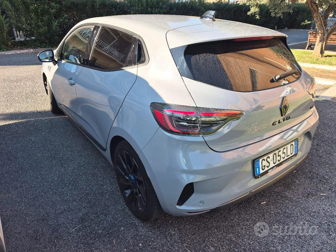 Renault Clio 2023 photo 2