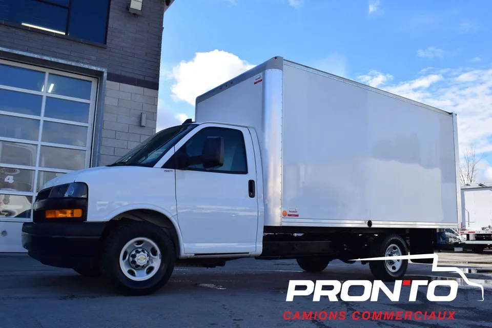 Chevrolet Express 3500 2025 photo 3