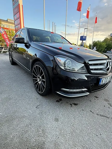 Mercedes-Benz C220 2012 photo 2