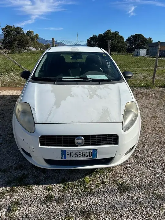 Fiat Grande Punto 2010 photo 2