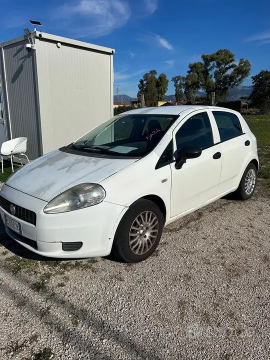 Fiat Grande Punto 2010 photo 3