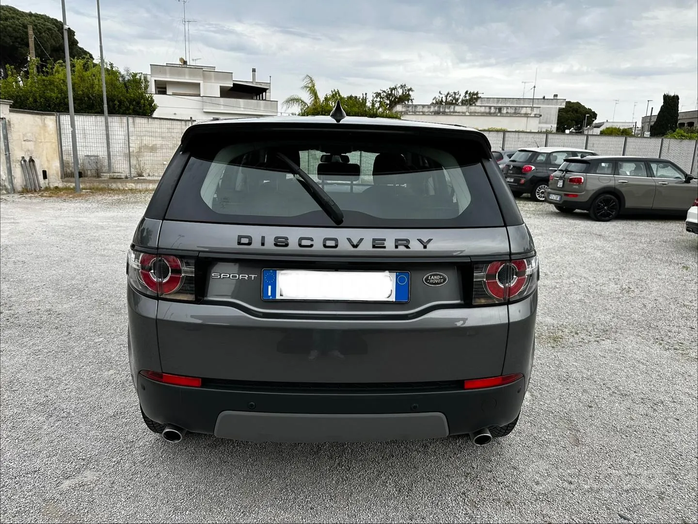 Land Rover Discovery Sport 2017 photo 2