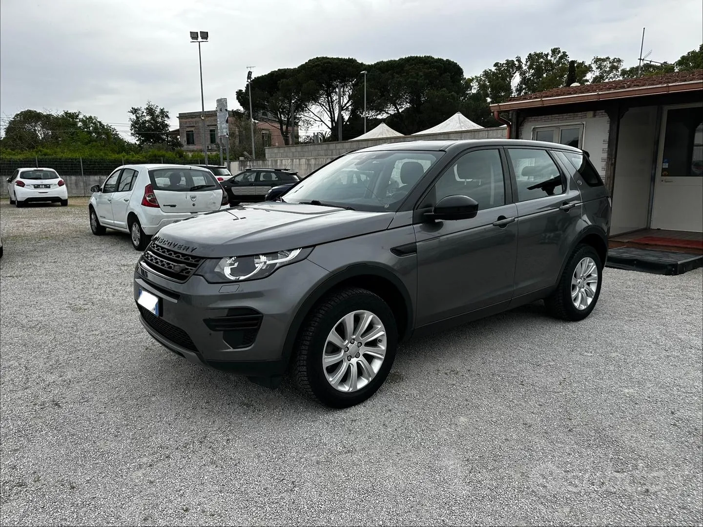 Land Rover Discovery Sport 2017 photo 3