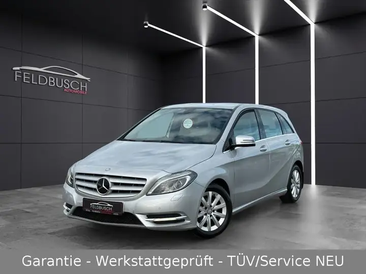 Mercedes-Benz B 180