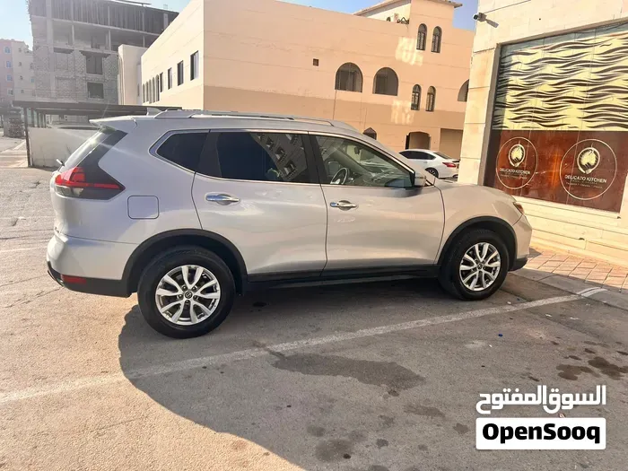 Nissan Rogue 2018 photo 2