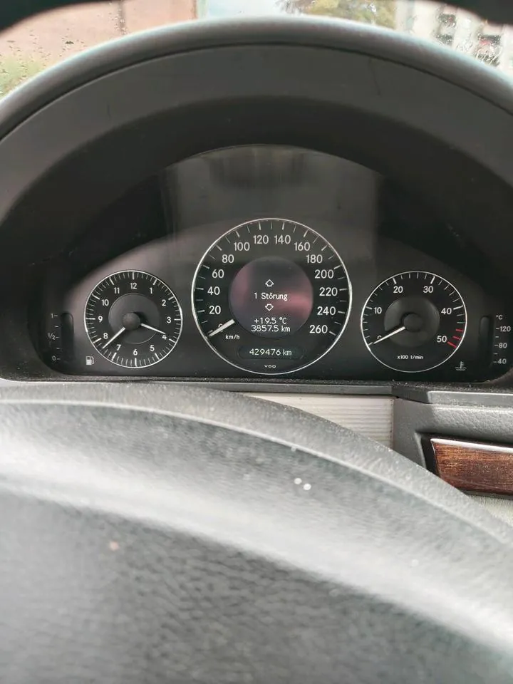 Mercedes-Benz E220
