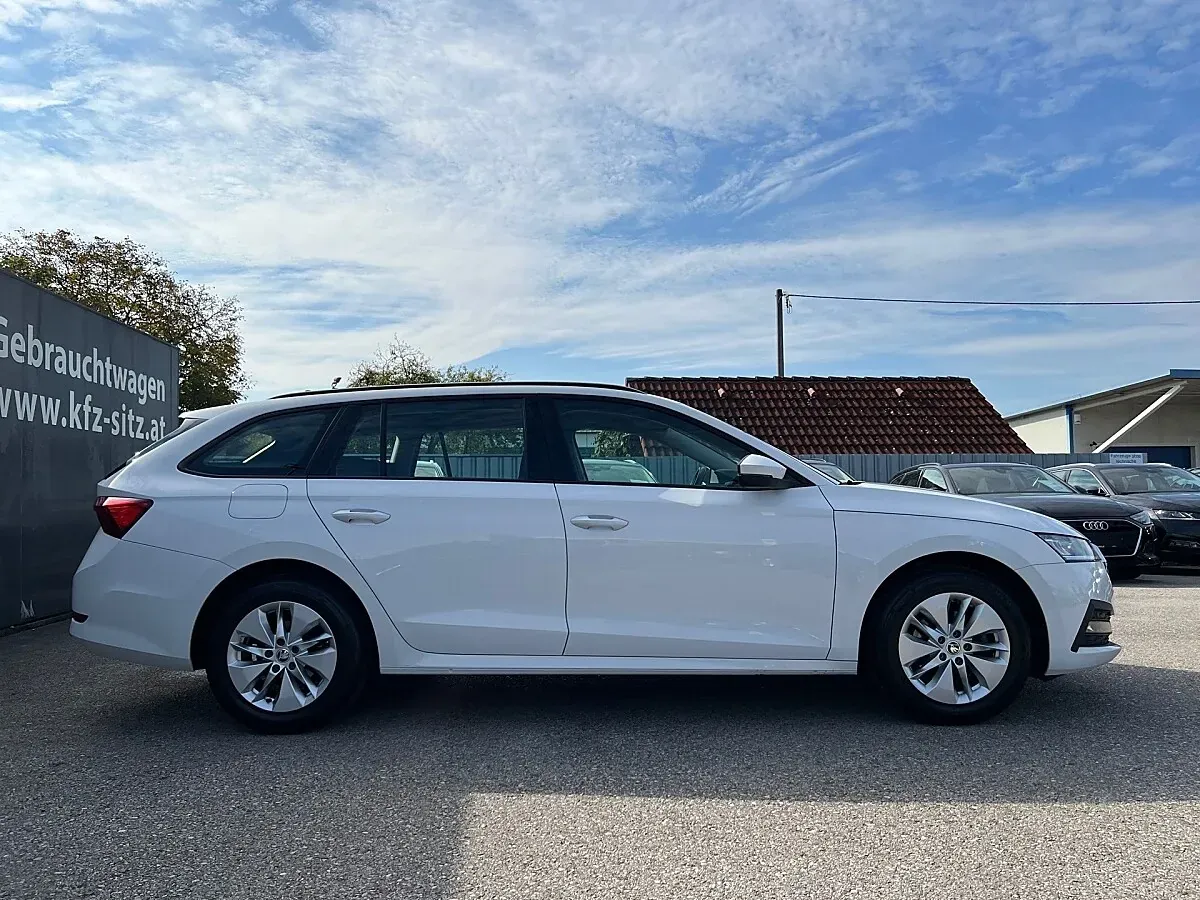 Skoda Octavia 2023 photo 2