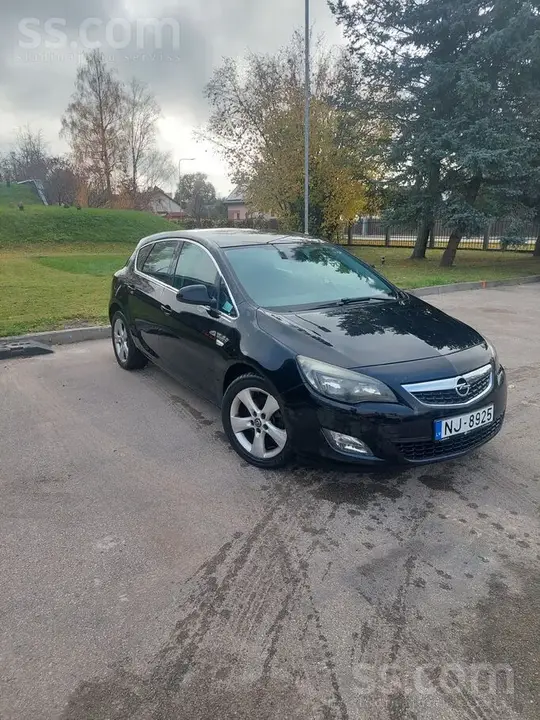 Opel Astra 2010 photo 3
