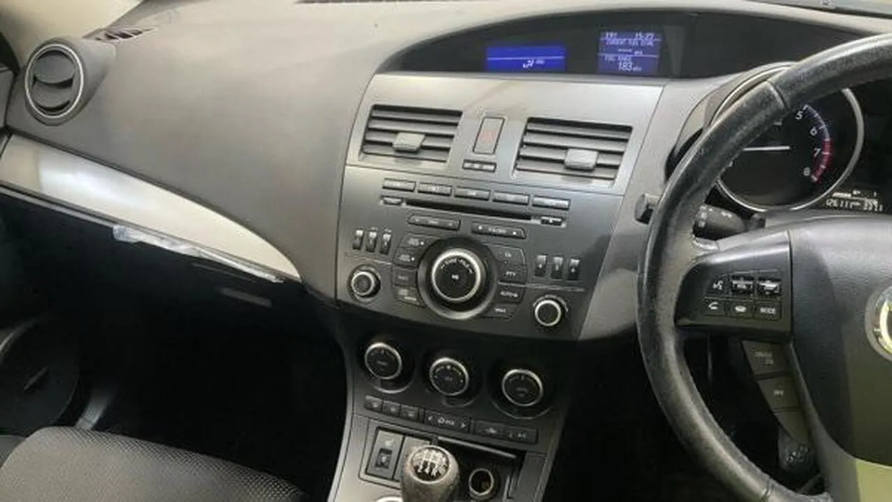 Mazda Mazda3 2012 photo 3