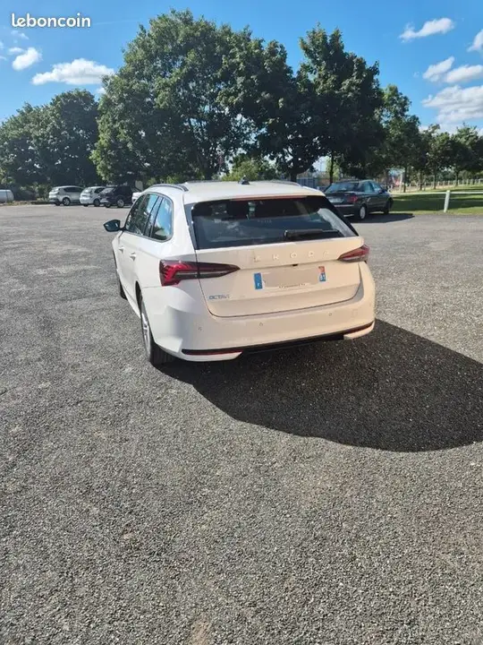 Skoda Octavia 2025 photo 2