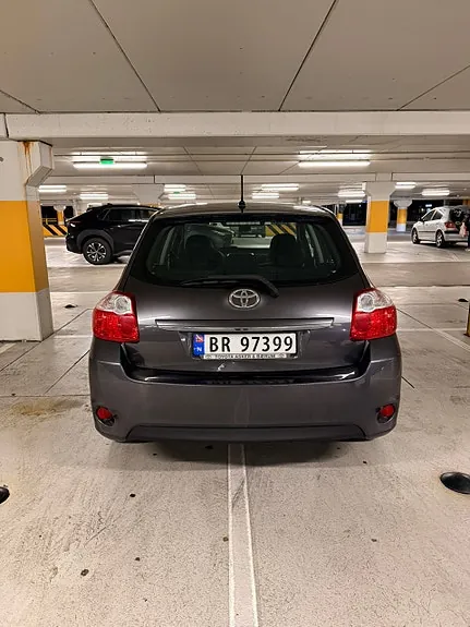 Toyota Auris 2010 photo 3