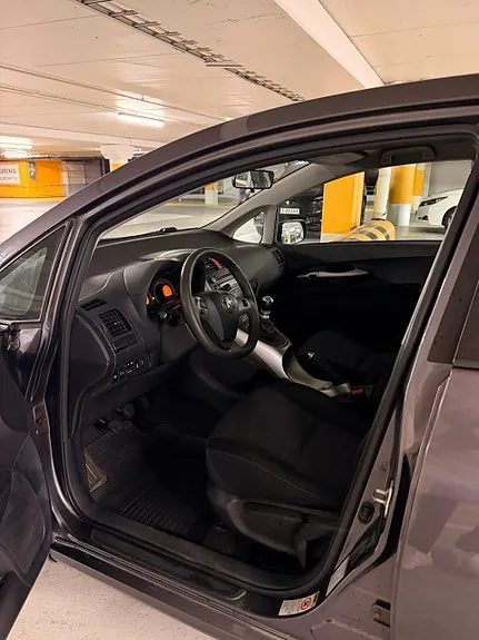 Toyota Auris 2010 photo 5