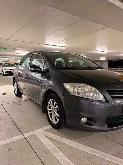 Toyota Auris 2010 photo 4
