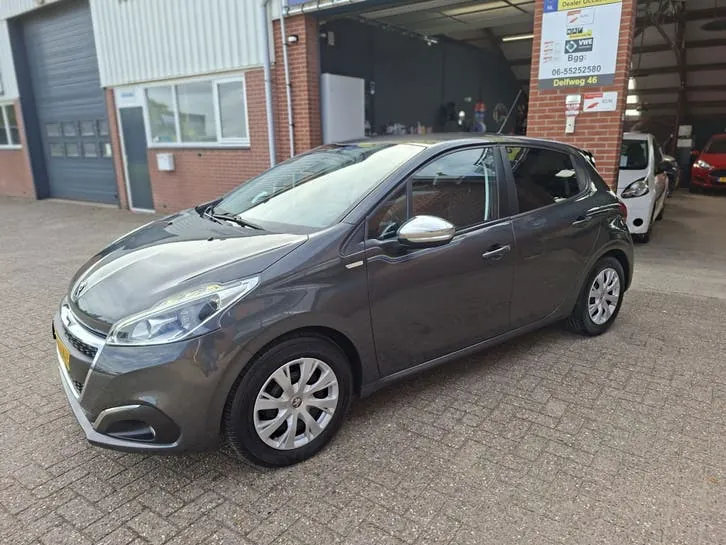 Peugeot 208 2015 photo 2