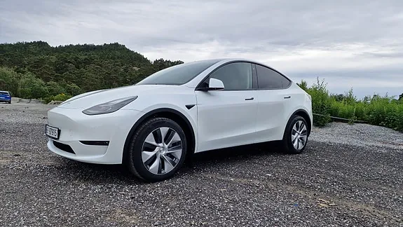 Tesla Model Y 2023 photo 5