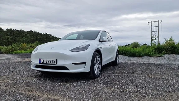 Tesla Model Y 2023 photo 2