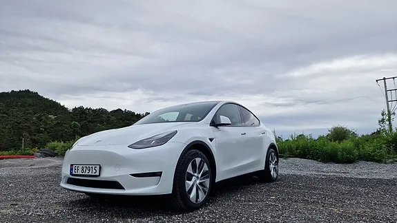 Tesla Model Y 2023 photo 4