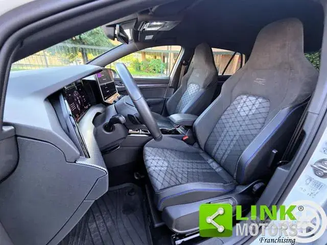 Volkswagen Golf 2025 photo 4