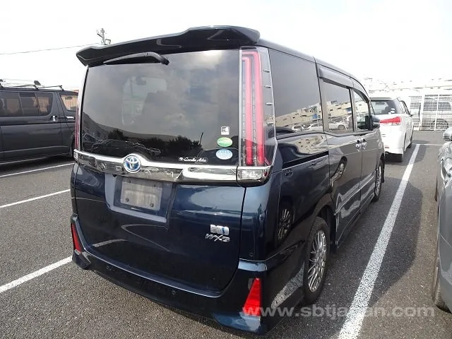 Toyota Noah 2019 photo 4