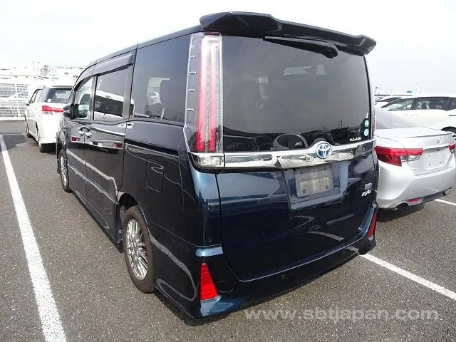 Toyota Noah 2019 photo 3