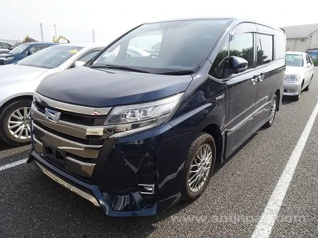 Toyota Noah 2019 photo 2