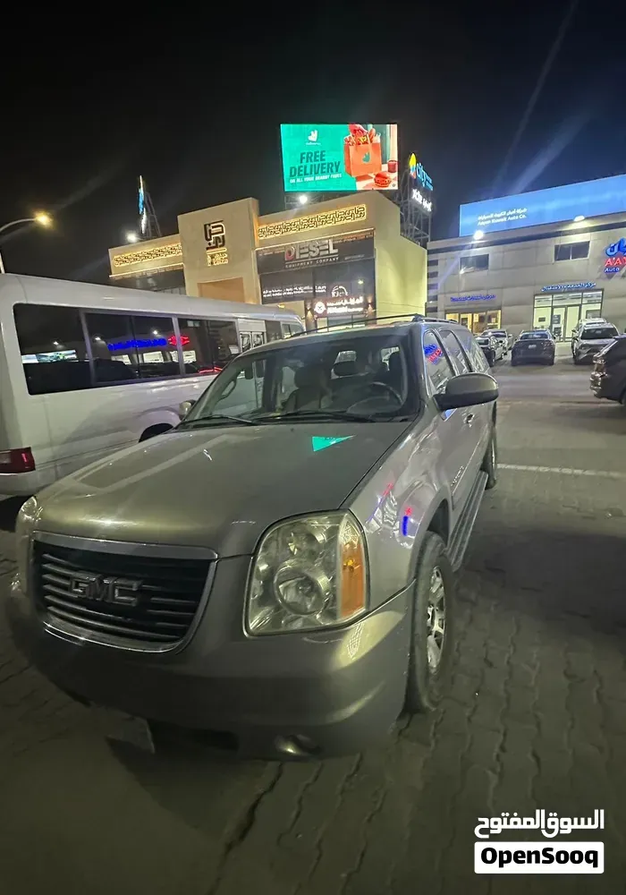 GMC Suburban 2007 photo 2