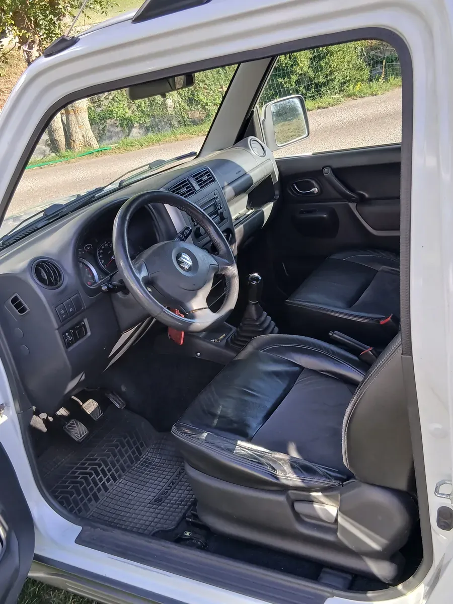 Suzuki Jimny 2010 photo 3