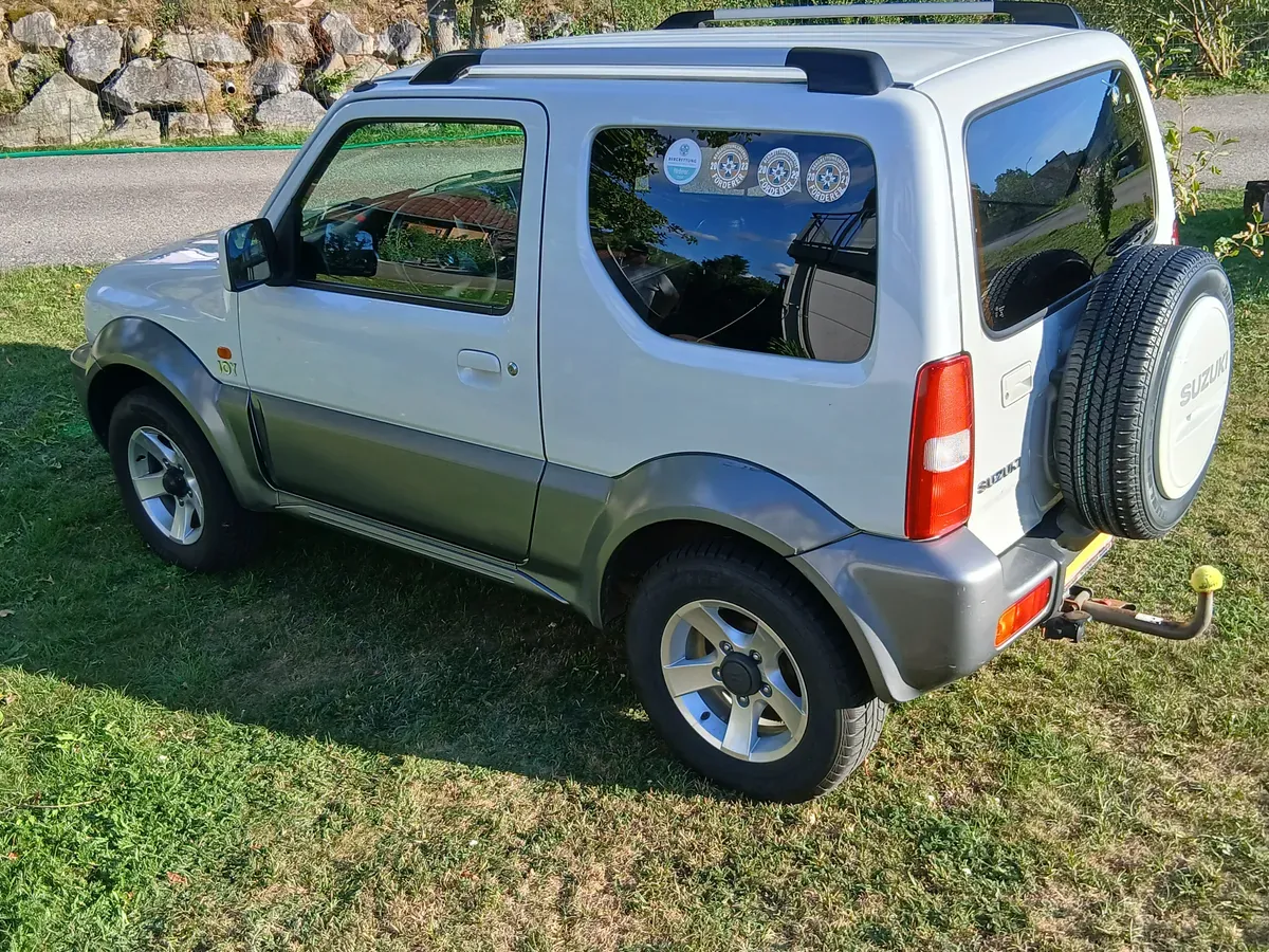 Suzuki Jimny 2010 photo 2