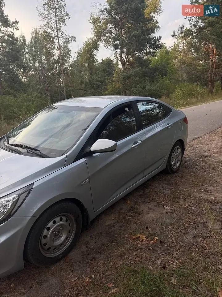 Hyundai Accent 2011 photo 3