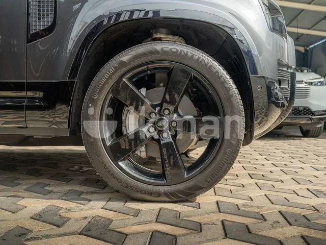 Land Rover Defender 2024 photo 3