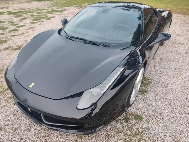Ferrari 458 Italia 2010 photo 3
