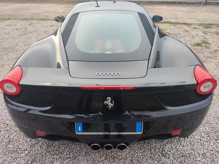 Ferrari 458 Italia 2010 photo 5
