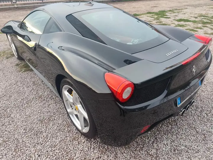 Ferrari 458 Italia 2010 photo 4