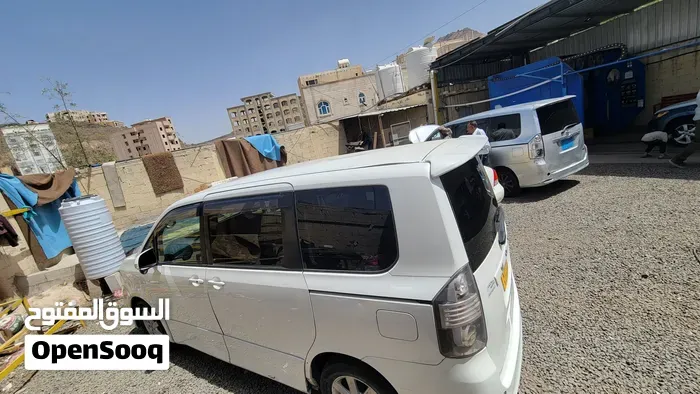 Toyota Voxy 2008 photo 4