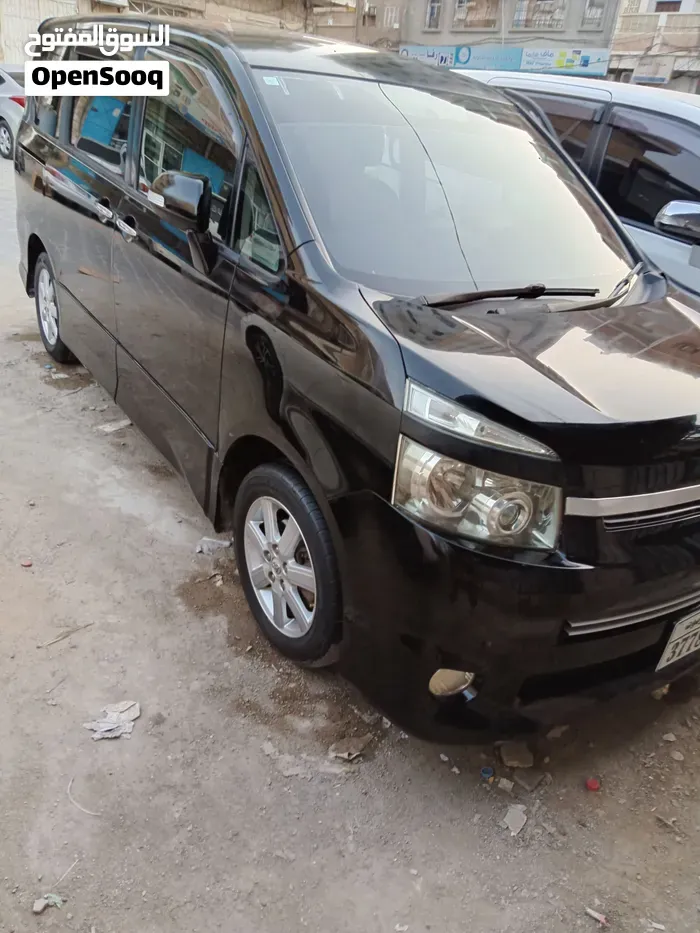 Toyota Voxy 2008 photo 5