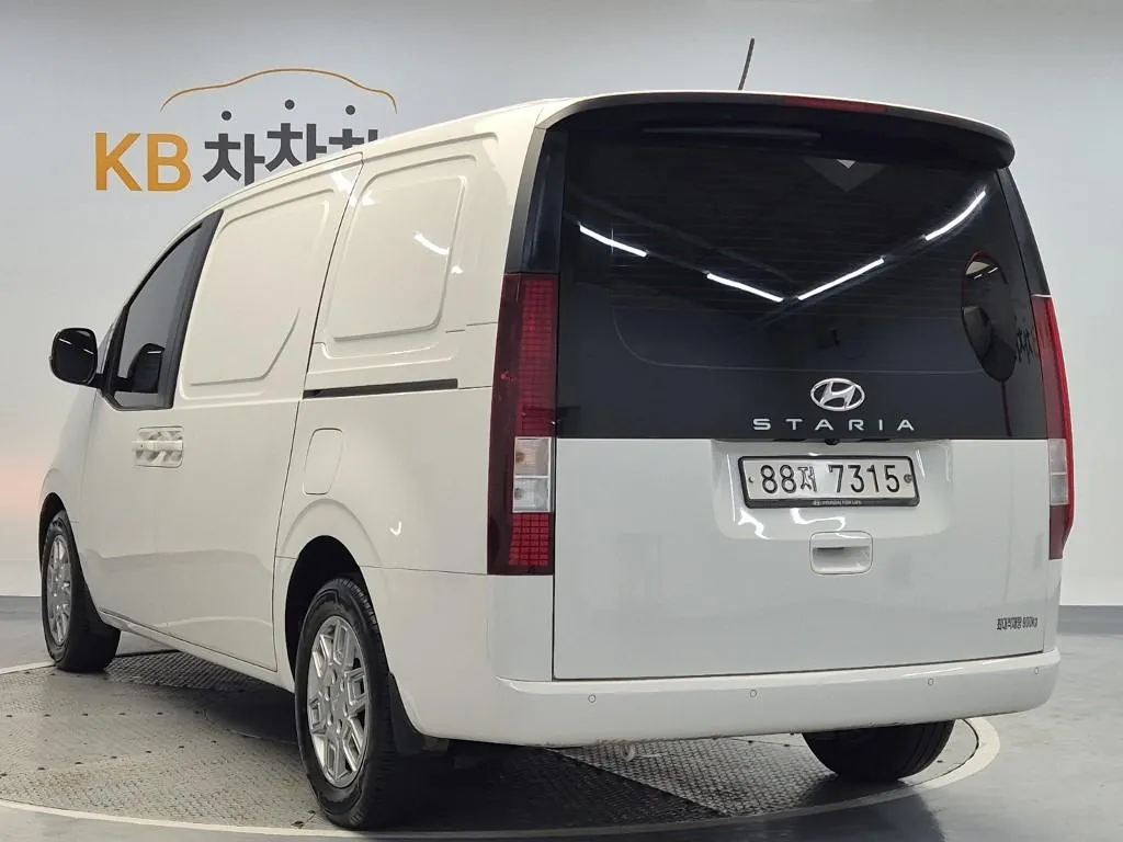 Hyundai Staria 2022 photo 2