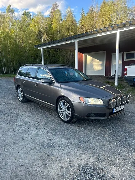 Volvo V70 2010 photo 2