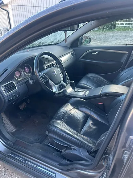 Volvo V70 2010 photo 5
