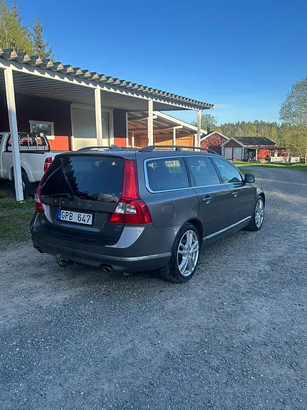 Volvo V70 2010 photo 3