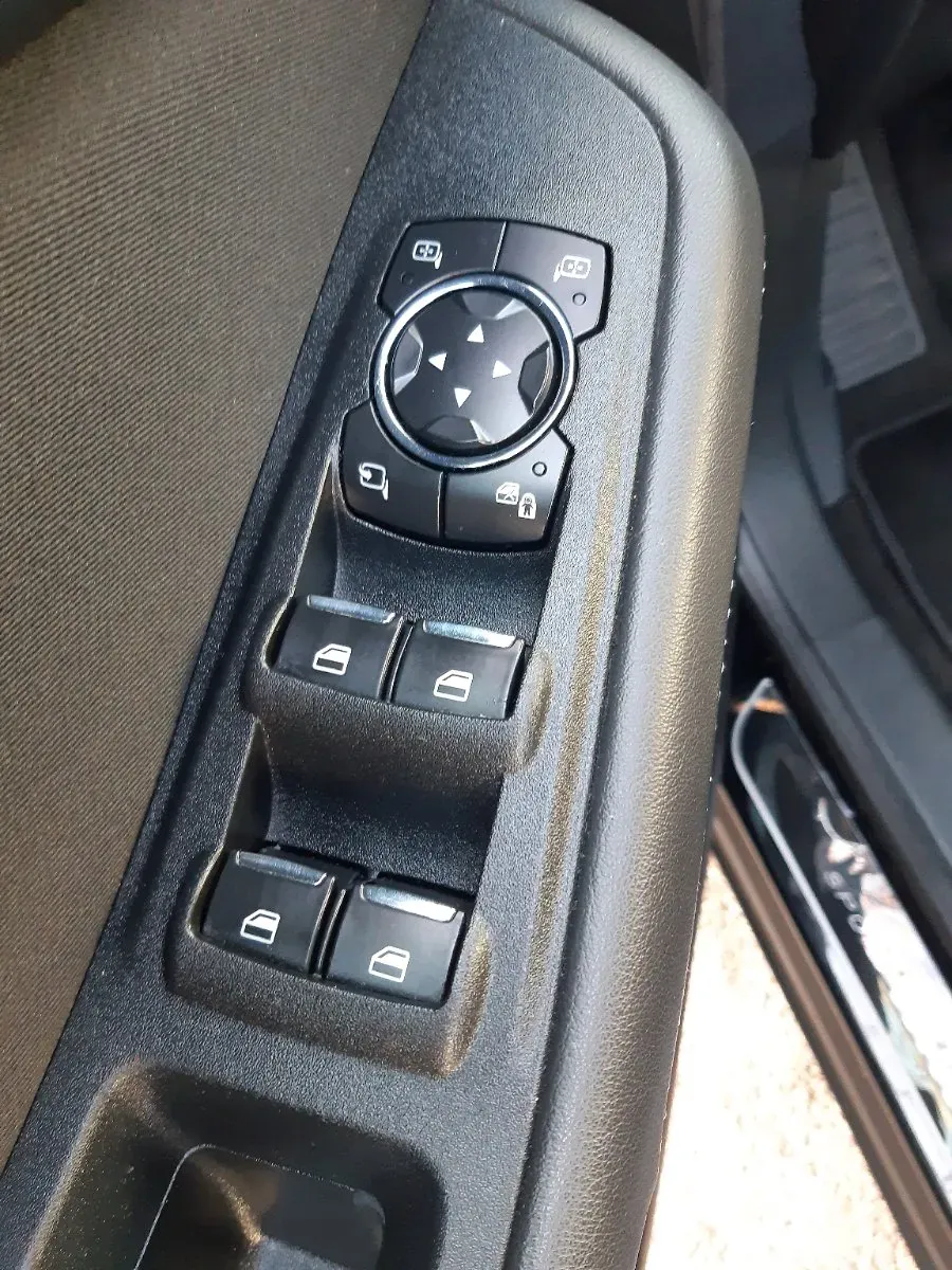 Ford Galaxy 2016 photo 2