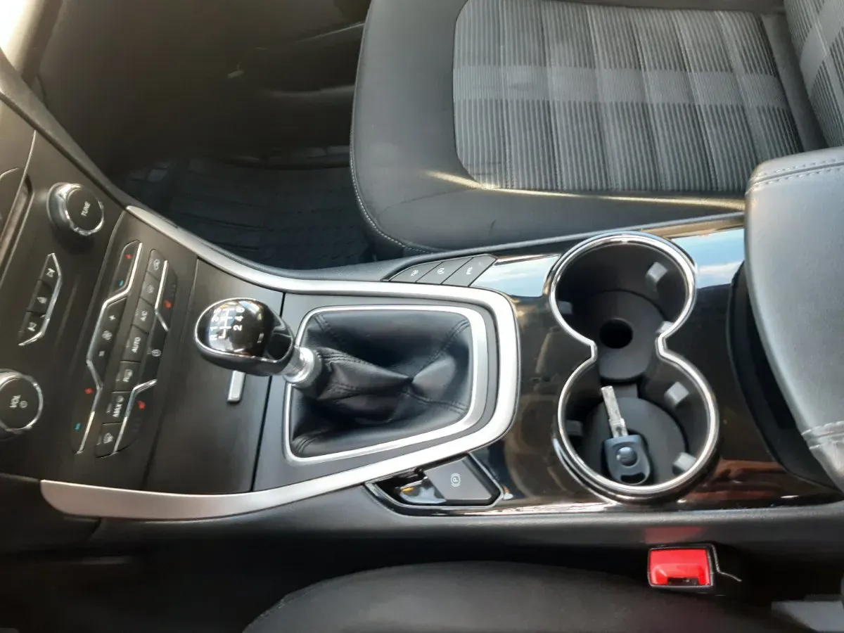 Ford Galaxy 2016 photo 3