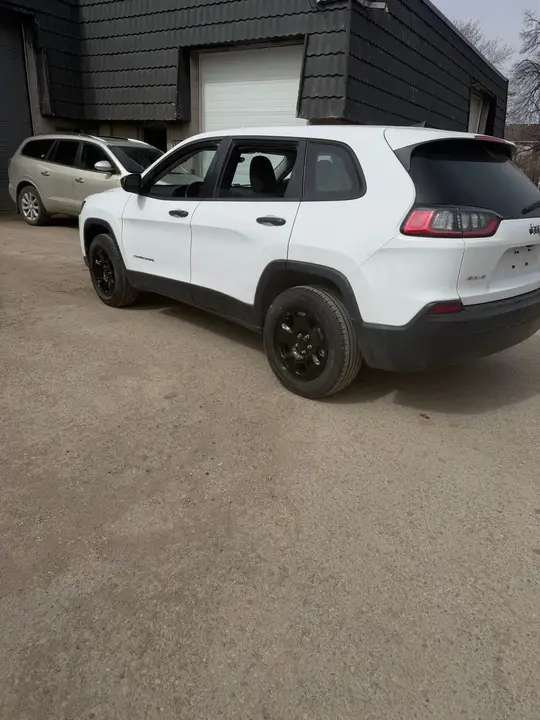 Jeep Cherokee 2019 photo 3