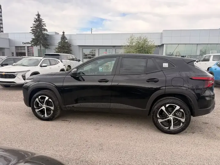 Chevrolet Trax 2026 photo 2