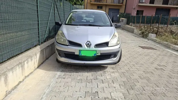 Renault Clio 2007 photo 2