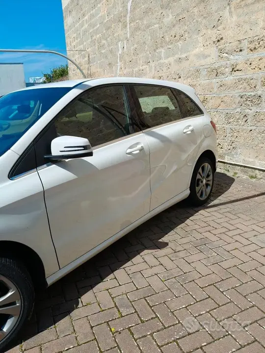Mercedes-Benz B 200 D 2017 photo 3