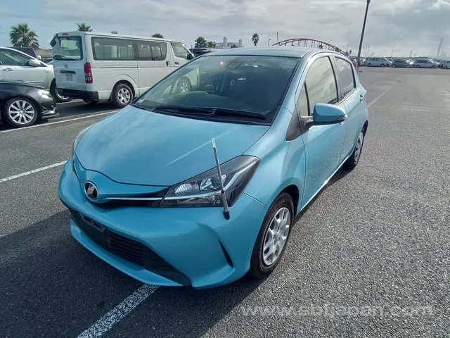 Toyota Vitz 2015 photo 2
